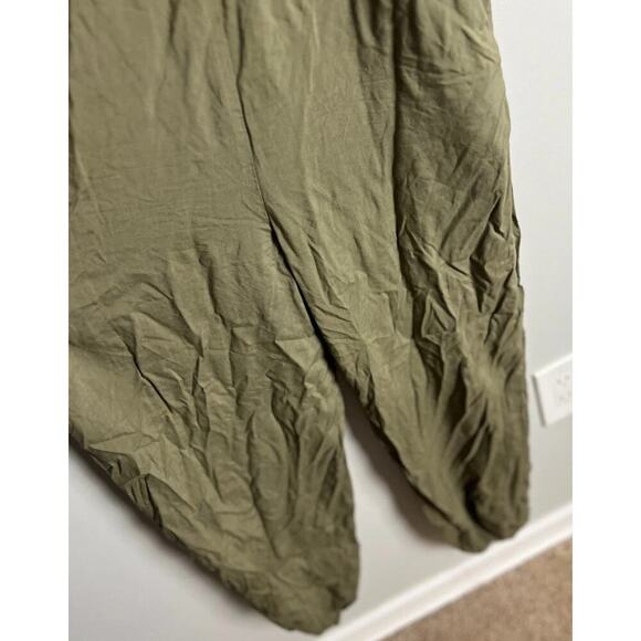 Urban Outfitters Olive Green Smocked Jumpsuit Wide Leg Adjustable Straps Boho XS - Picture 5 of 9